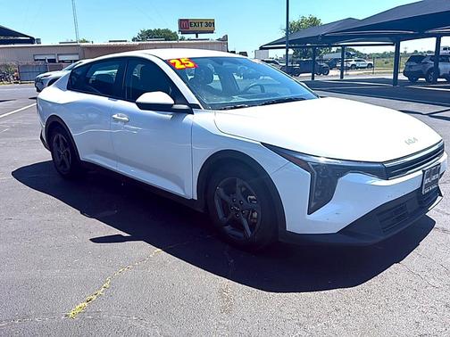 Snow White Pearl 2025 Kia K4