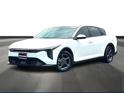 Snow White Pearl 2025 Kia K4