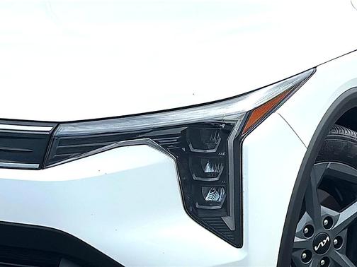 Snow White Pearl 2025 Kia K4