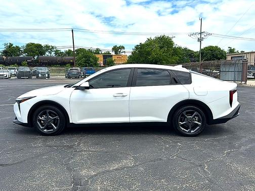 Snow White Pearl 2025 Kia K4