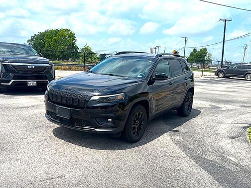Diamond Black 2023 Jeep Cherokee Altitude Lux