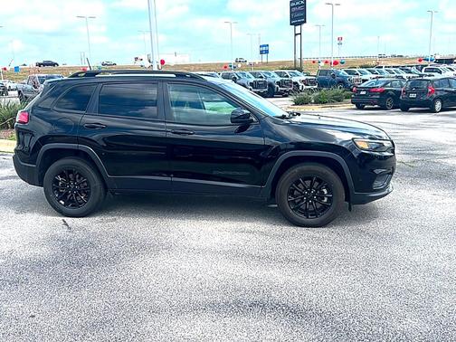 Diamond Black 2023 Jeep Cherokee Altitude Lux