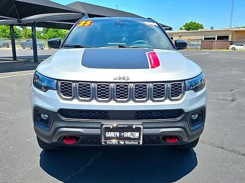 Brilliant Silver Metallic 2025 Jeep Compass Trailhawk