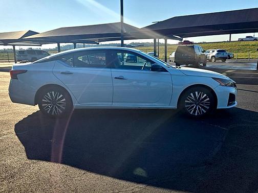 Pearl White Tri-Coat 2025 Nissan Altima SV