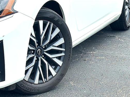 Pearl White Tri-Coat 2025 Nissan Altima SV