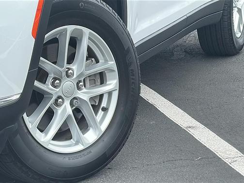 2022 Jeep Grand Cherokee L Laredo