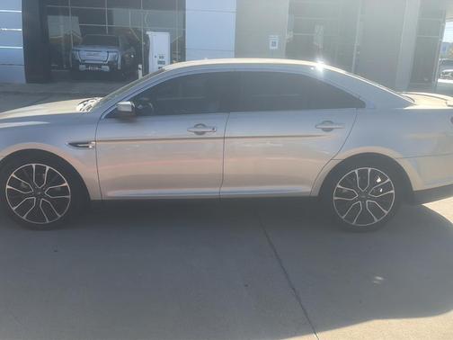 2017 Ford Taurus SEL