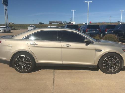 2017 Ford Taurus SEL