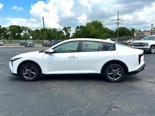 Snow White Pearl 2025 Kia K4