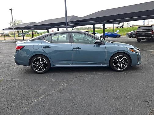 2t Gry Blk Roof 2025 Nissan Sentra SR