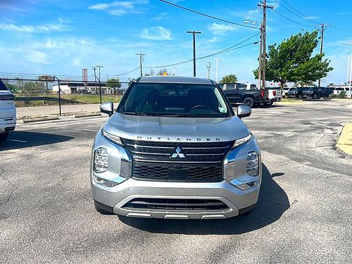 2023 Mitsubishi Outlander SE