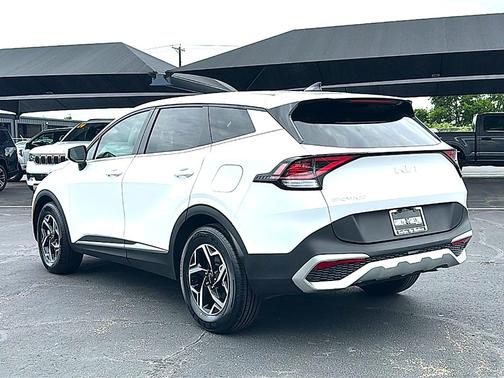 Glacial White Pearl 2025 Kia Sportage LX