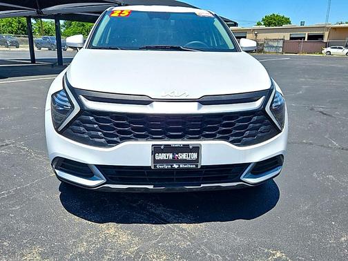 Glacial White Pearl 2025 Kia Sportage LX