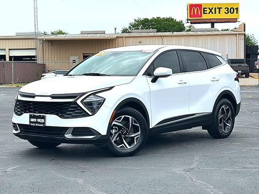 Glacial White Pearl 2025 Kia Sportage LX