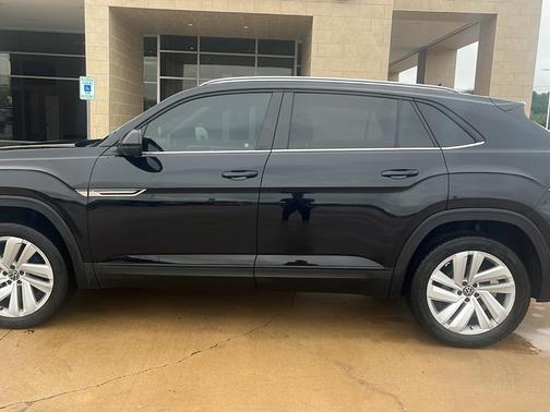 2022 Volkswagen Atlas Cross Sport 3.6L V6 SE w/Technology