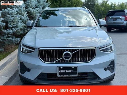 2024 Volvo XC40 B5 Core Bright Theme