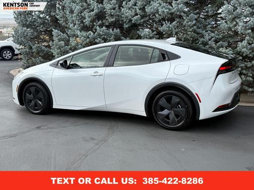 2025 Toyota Prius LE