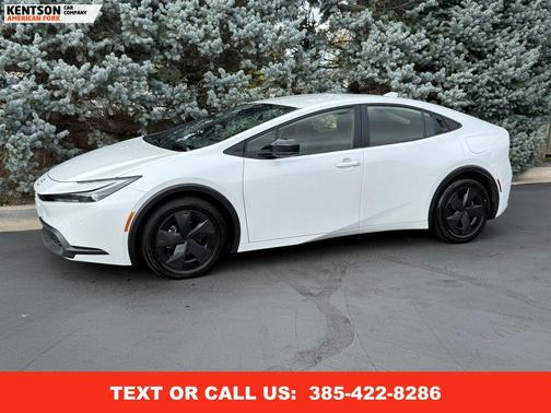 2025 Toyota Prius LE