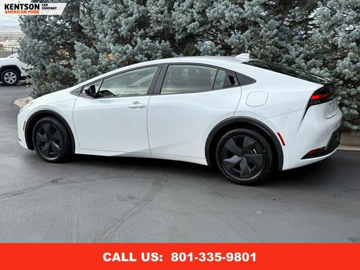 2025 Toyota Prius LE