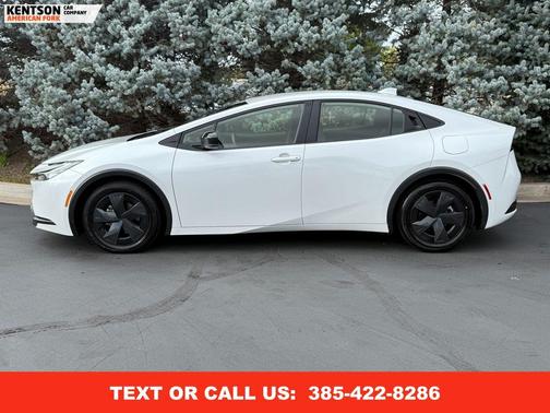 2025 Toyota Prius LE