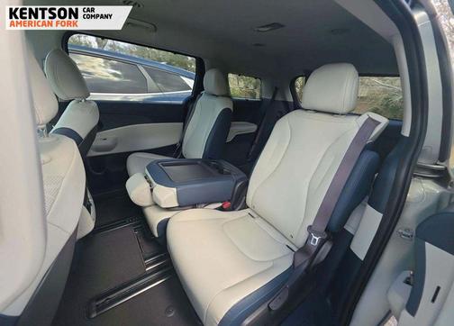 2025 Kia Carnival EX