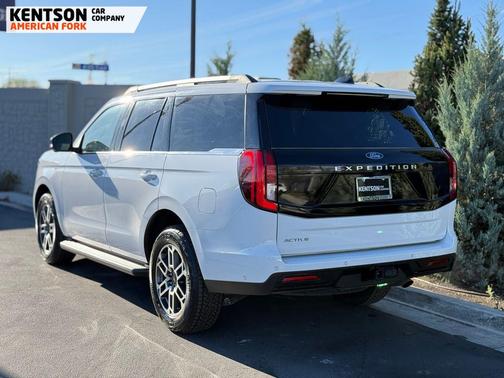Oxford White 2025 Ford Expedition Active