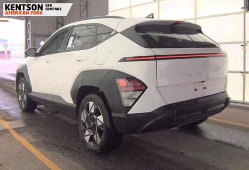 Atlas White 2025 Hyundai KONA SEL