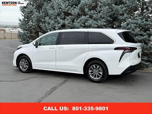 2025 Toyota Sienna LE
