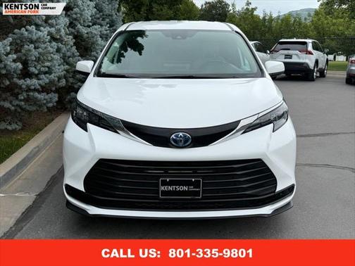 2025 Toyota Sienna LE
