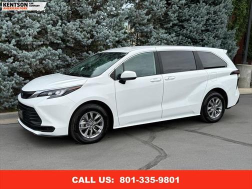 2025 Toyota Sienna LE
