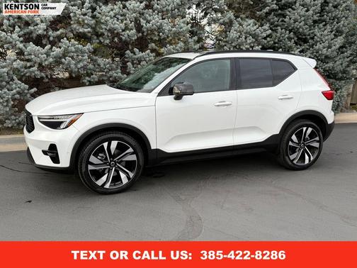 2025 Volvo XC40 B5 Plus Dark Theme