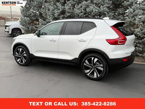 2025 Volvo XC40 B5 Plus Dark Theme