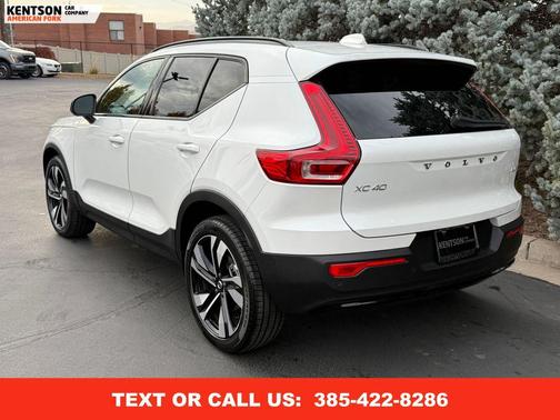 2025 Volvo XC40 B5 Plus Dark Theme