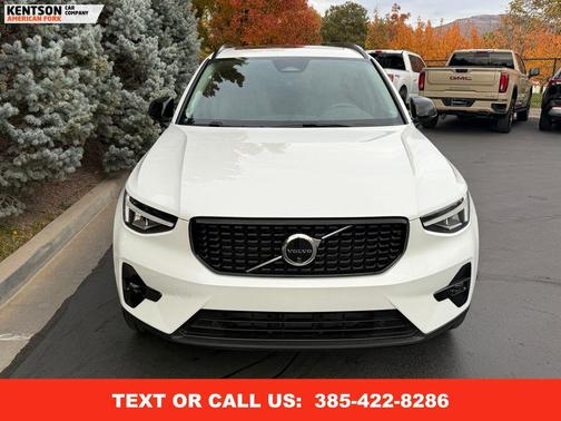 2025 Volvo XC40 B5 Plus Dark Theme