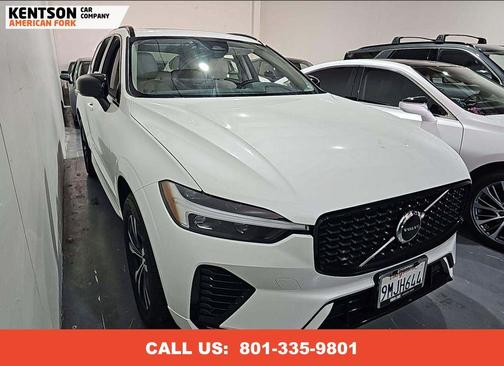 2024 Volvo XC60 B5 Core Dark Theme