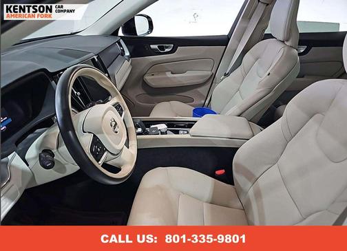 2024 Volvo XC60 B5 Core Dark Theme