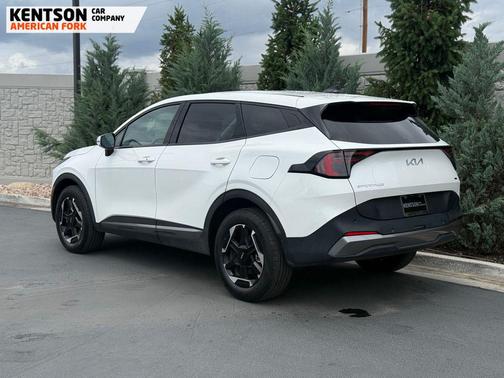 Snow White Pearl 2026 Kia Sportage SX Turbo