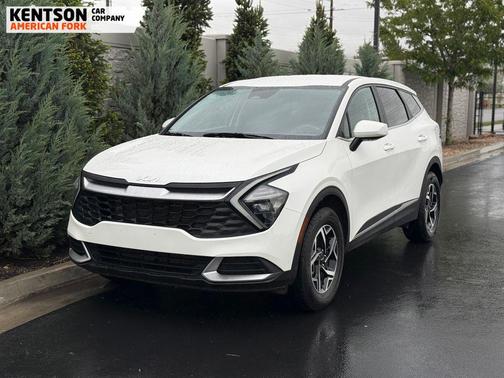 Snow White Pearl 2023 Kia Sportage LX