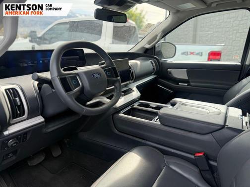 Oxford White 2025 Ford Expedition Active