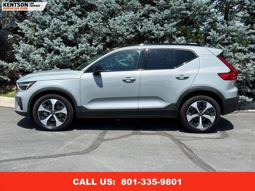 2024 Volvo XC40 B5 Core Bright Theme