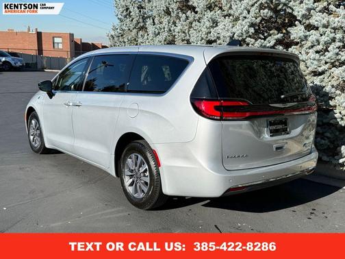 2024 Chrysler Pacifica Hybrid Select