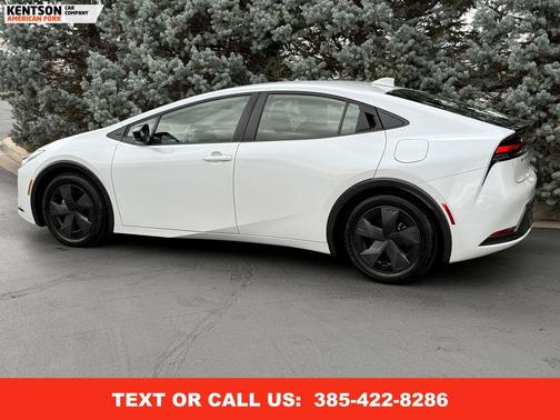 2025 Toyota Prius LE