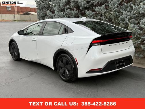 2025 Toyota Prius LE