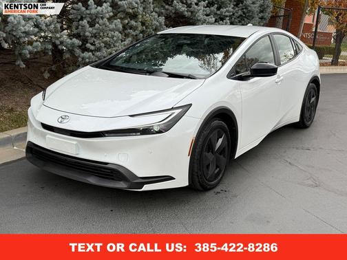 2025 Toyota Prius LE