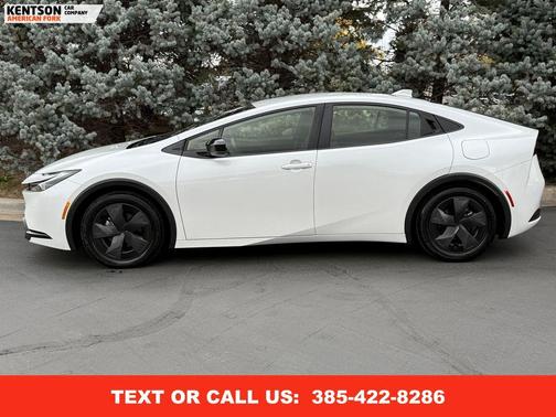 2025 Toyota Prius LE