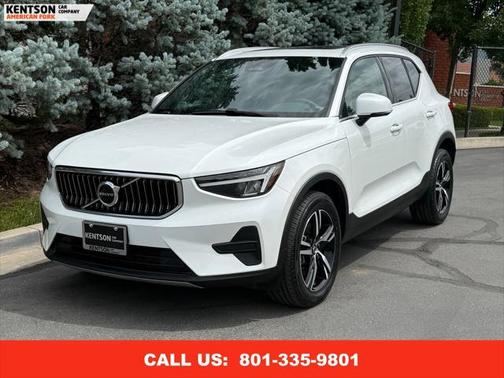 2024 Volvo XC40 B5 Core Bright Theme