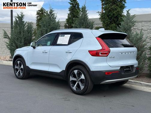 Crystal White Pearl 2025 Volvo XC40 B5 Plus Bright Theme