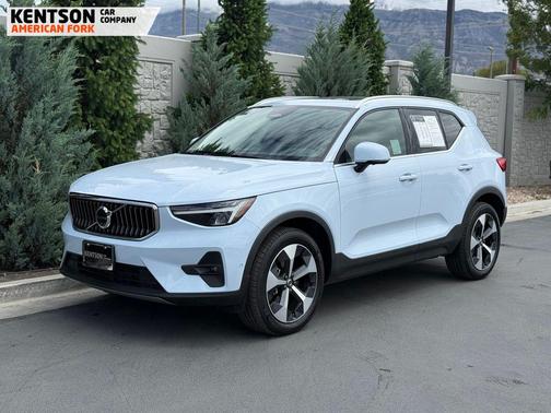 Crystal White Pearl 2025 Volvo XC40 B5 Plus Bright Theme