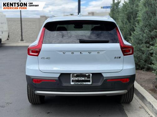 Crystal White Pearl 2025 Volvo XC40 B5 Plus Bright Theme