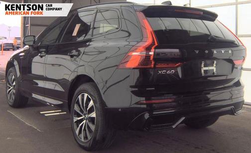 Onyx Black Metallic 2025 Volvo XC60 B5 Plus
